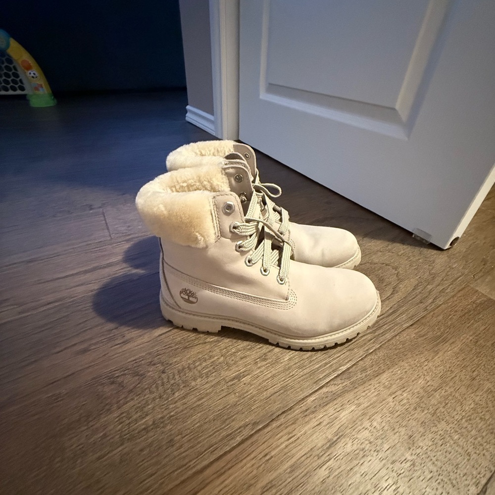 Timberland winter boots. In excellent condition, only worn a few times.